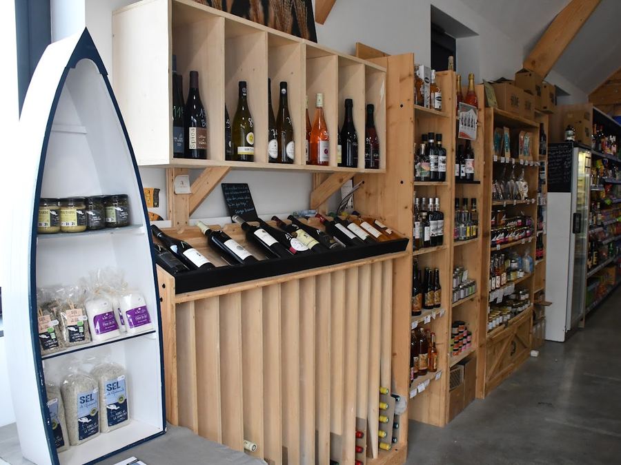 La cave à vins, les produits locaux et le sel de Guérande
