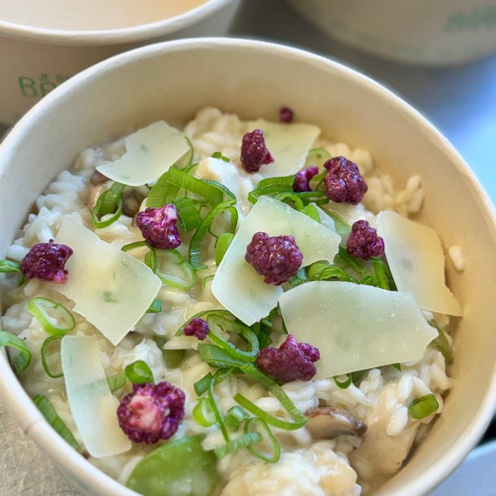 Risotto poulet et champignons, chou-fleur violet et copeaux de parmesan