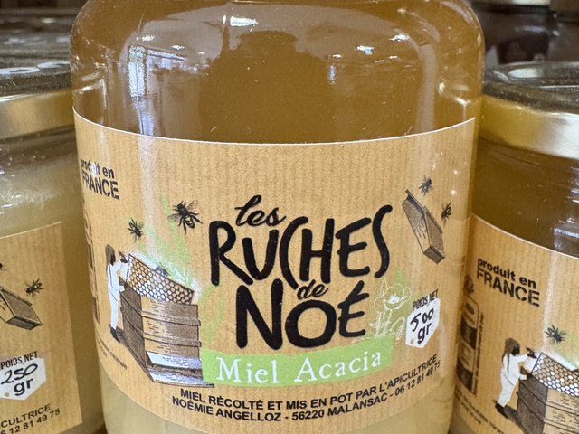 Miel d'acacia, Les Ruches de Noé